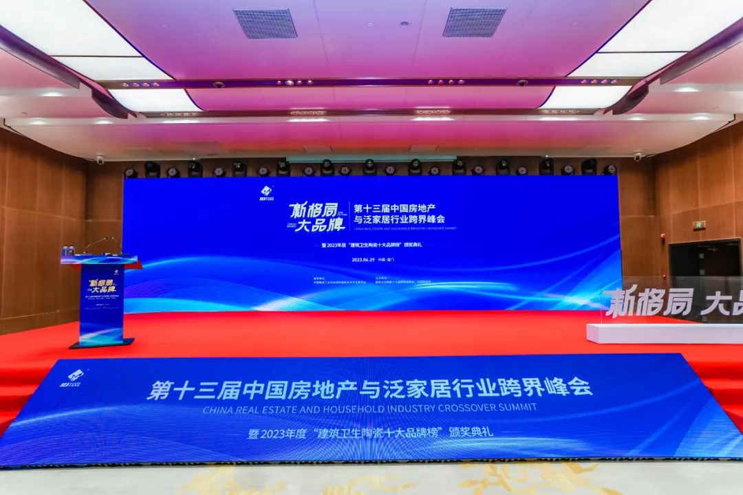 品質爭先，載譽前行 | 恭喜綠蘋果瓷磚榮獲“現代磚十大品牌”獎項！